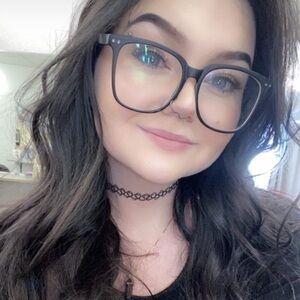 Meet your Posher, Caitlin